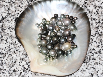 Imitation tahitian pearls or false pearl, fancy pearls?